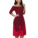 Női ruha Coleta applikációval - burgundy Női ruha Coleta applikációval - burgundy